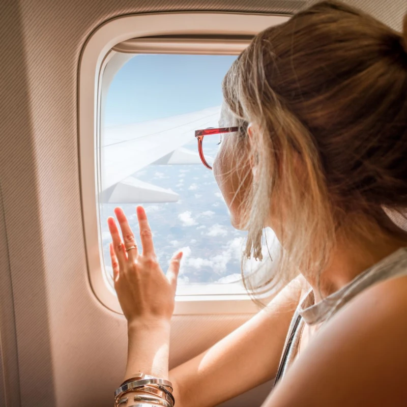 CÓMO SOBREVIVIR A UN VUELO LARGO: LA GUÍA DEFINITIVA